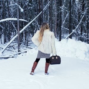 SALE <3 Gorgeous White SAGA Fox real fur coat! 😍